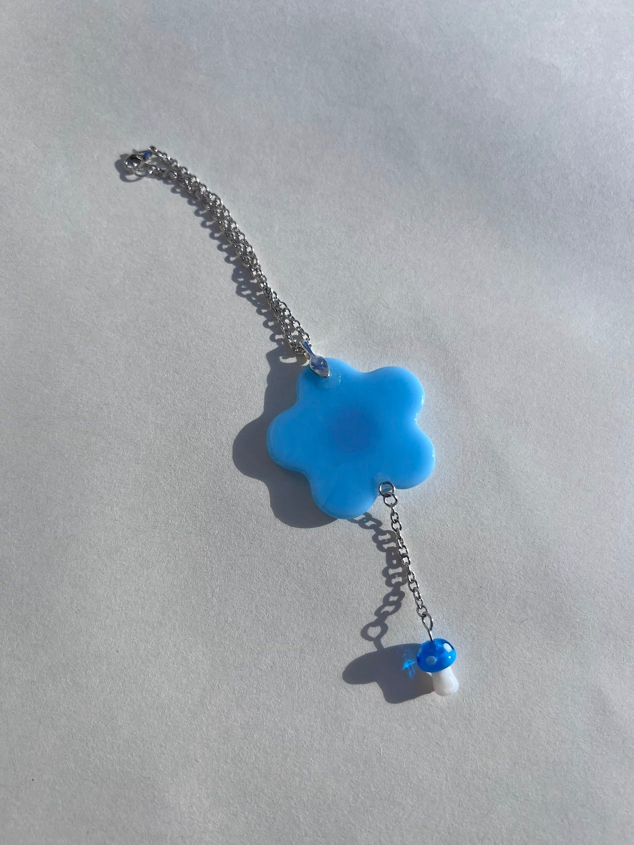 Stained Glass Daisy Car Charm! Cute decoration to either hang in your car or to brighten up your home!