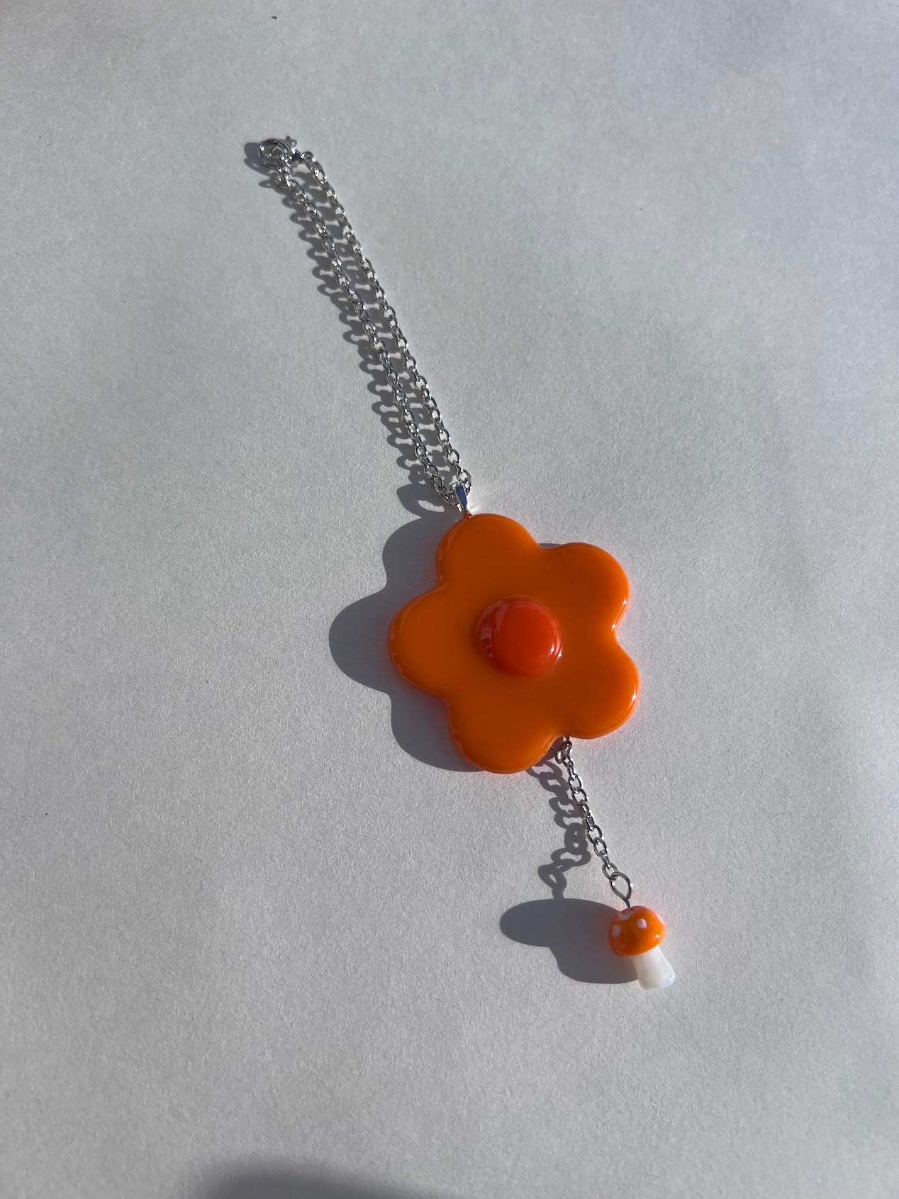 Stained Glass Daisy Car Charm! Cute decoration to either hang in your car or to brighten up your home!