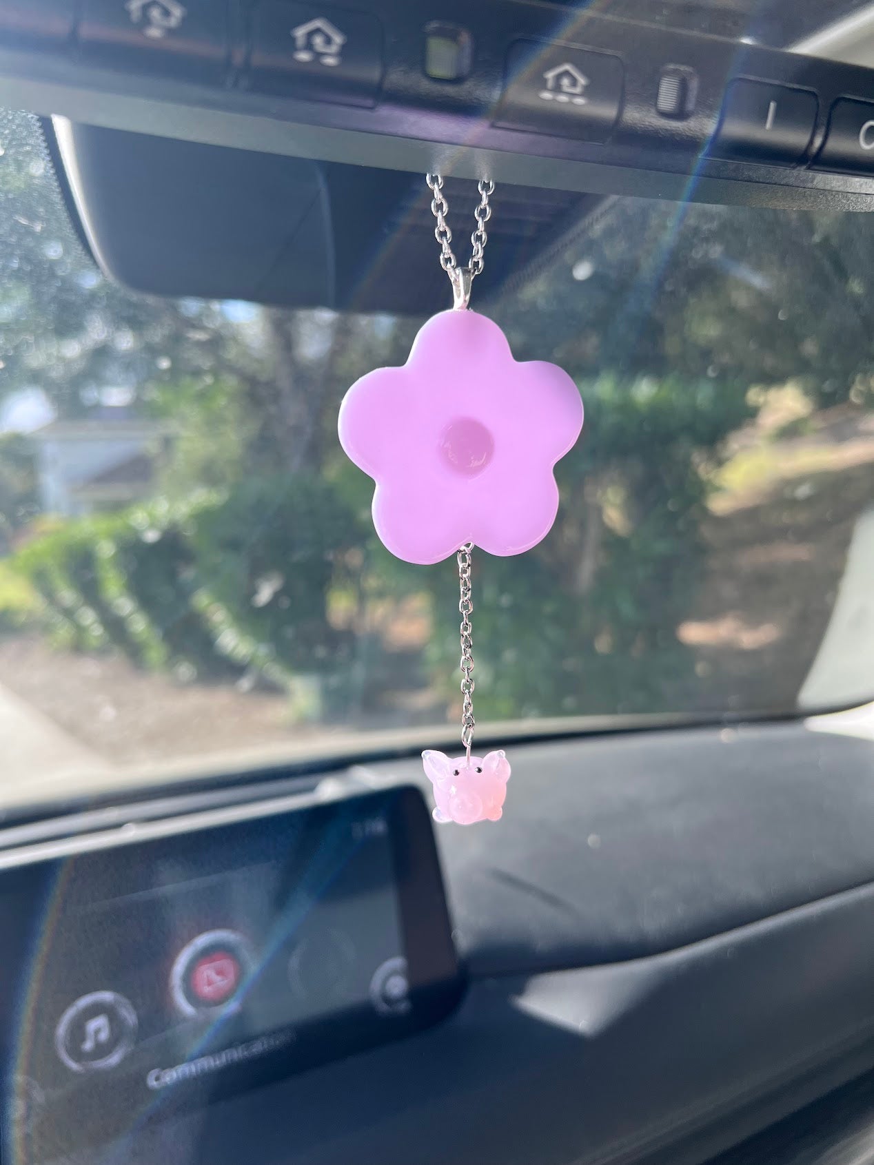 Stained Glass Daisy Car Charm! Cute decoration to either hang in your car or to brighten up your home!